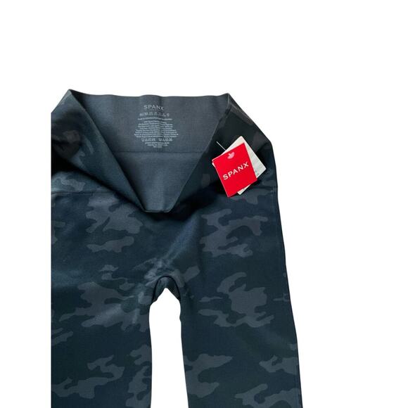 SPANX NWT Look At Me Now Dark Blue Camo Leggings Medium Active Outdoors Slimming - Picture 8 of 11